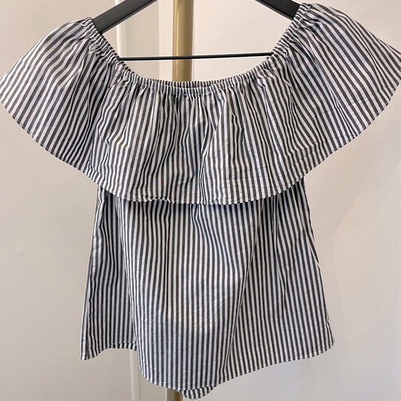 Striped off-shoulder blouse - Picture 6 of 7